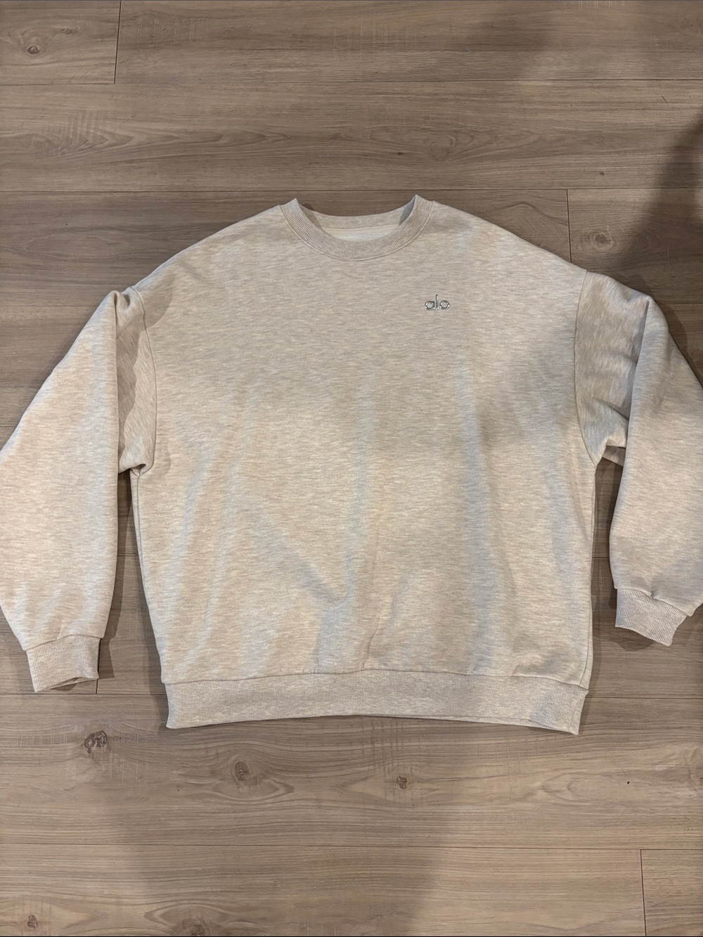 ALO Yoga Cream Crewneck Sweatshirt (oatmeal)